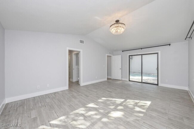 Foto del edificio - 6161 Waxmyrtle Way