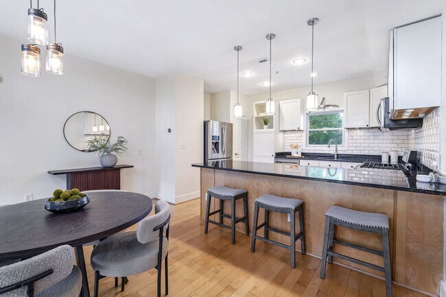 Building Photo - Available Now! Updated 2 Bedroom 2 1/2 Bathroom Condo! Parking Included!