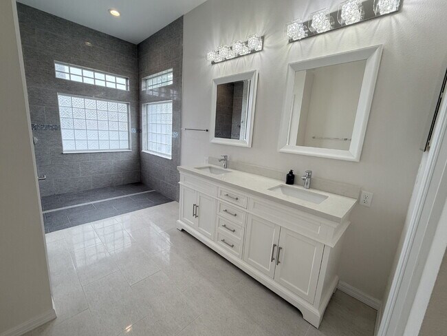 Building Photo - 55+ 3-Bed, 3-Bath and Office in Heritage Springs, Trinity!