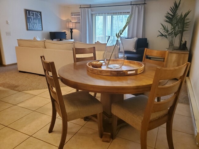 Building Photo - 4980 Service Dr