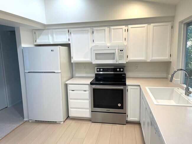 Building Photo - 7126 NE 165th Pl
