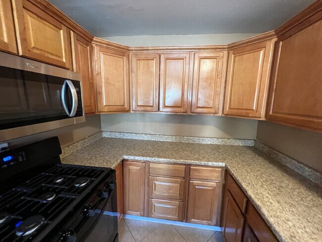 Foto del edificio - 2 Bedroom | 1 Bathroom | Single Family Home with Garage