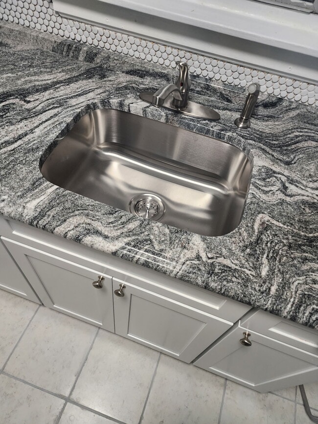 Building Photo - 227 Providence St