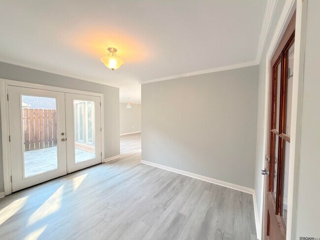 Building Photo - 15826 New Market Dr