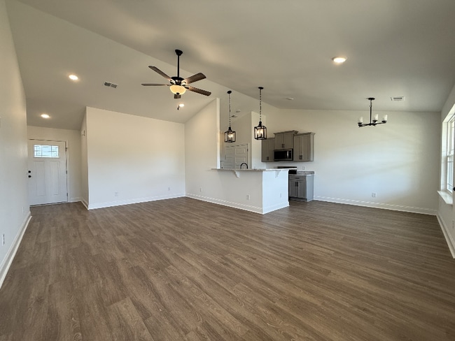 Building Photo - 1065 Javier Dr