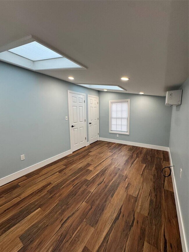 Foto del edificio - 42 Fire Island Ave