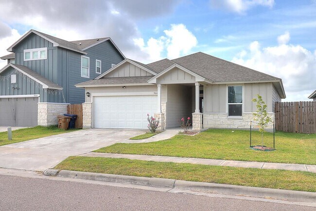 Building Photo - 9509 Sedalia - 3/bed 2/bath - $1995/month