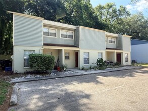 Building Photo - 3925 SW 26th Terrace