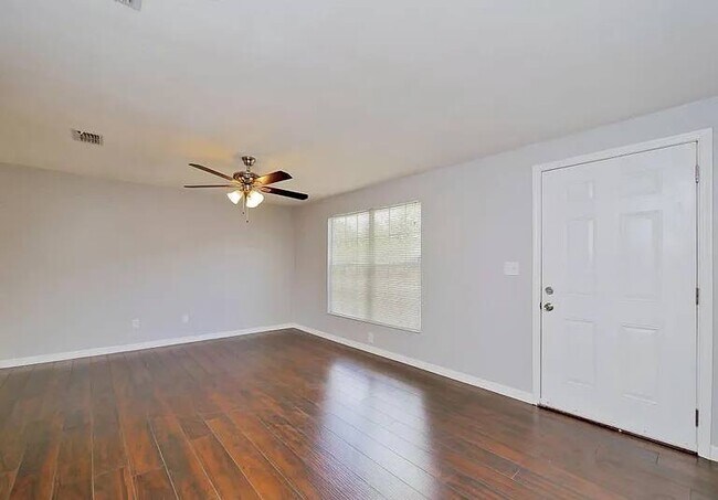 Foto del edificio - 2633 Kenwood Dr W