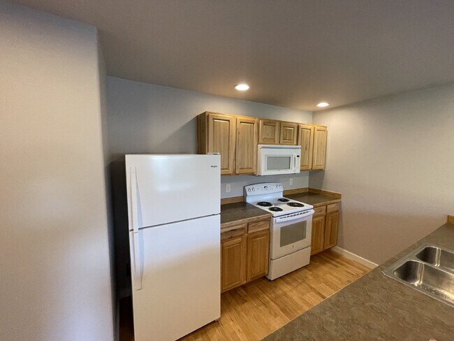 Foto del edificio - 3 Bed Townhome with awesome fenced yard!