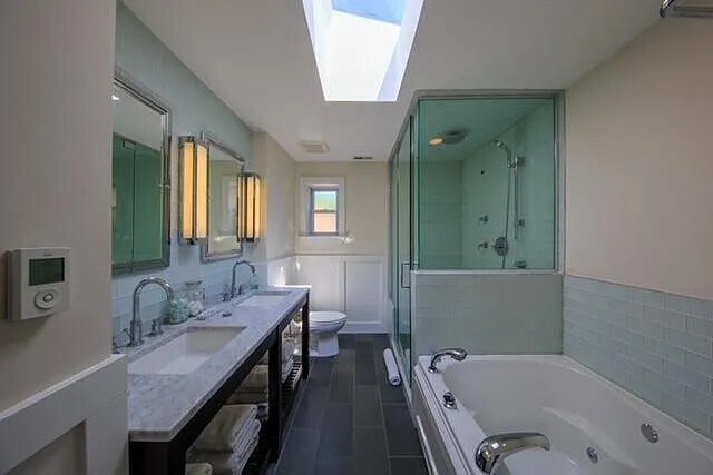 Foto del edificio - 2164 N Bell Ave