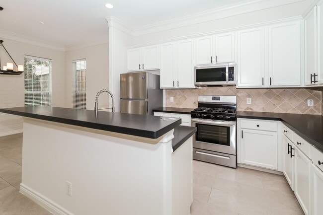 Building Photo - 2605 Cheshire Oaks Dr