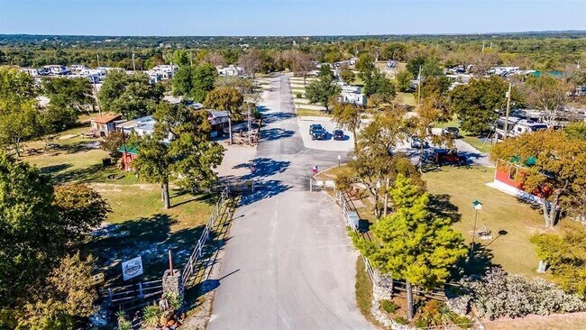 Foto del edificio - 10250 Western Oaks Rd