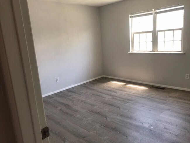 Foto del edificio - 1309 W Chestnut St