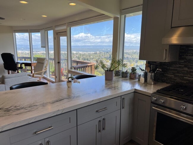 Building Photo - 30 Los Cerros Rd