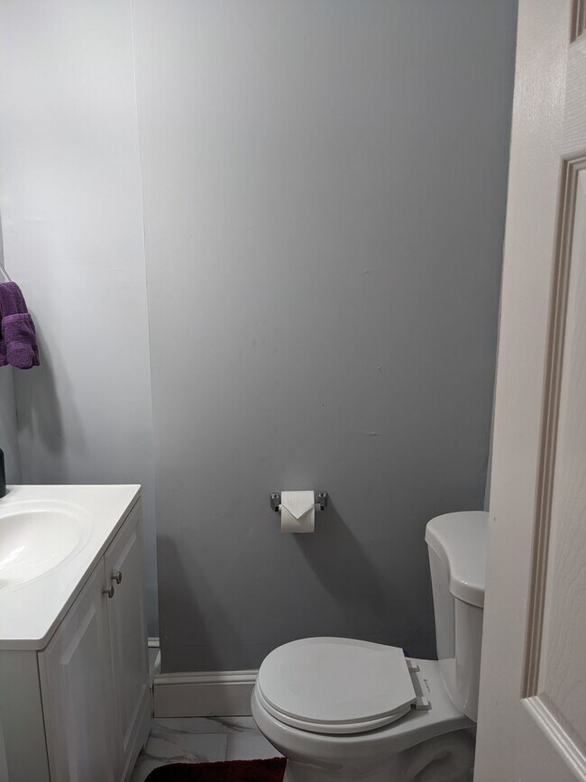 Building Photo - 3 BEDROOM 1.5 BATHROOM TOWNHOUSE IN BRIDGE...