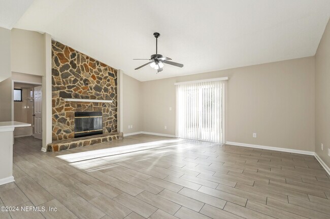 Foto del edificio - 7005 Huntington Woods Cir E