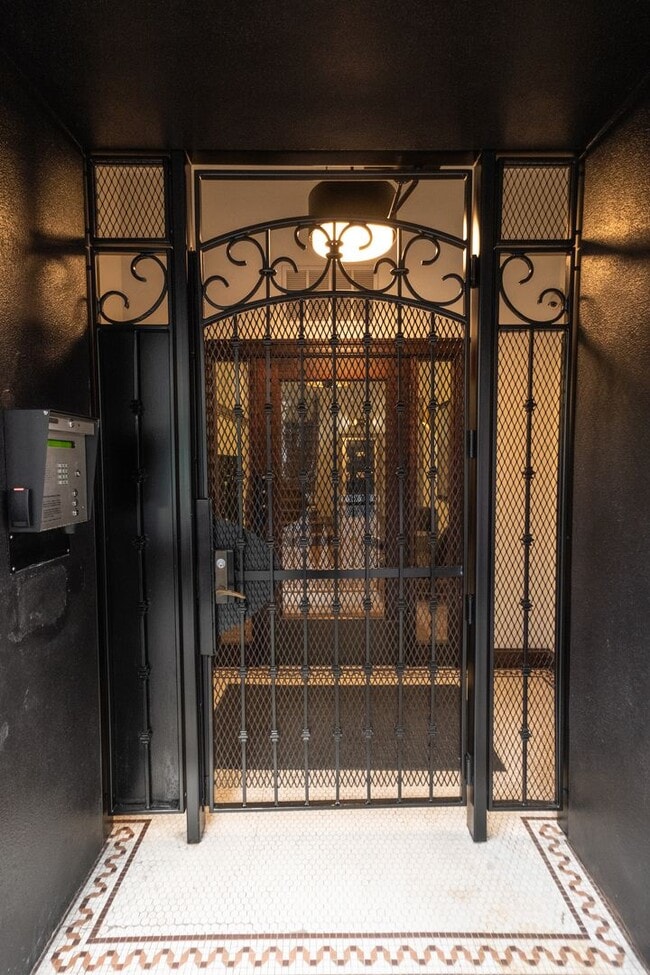 Interior Photo - Beverly Alder Apartments
