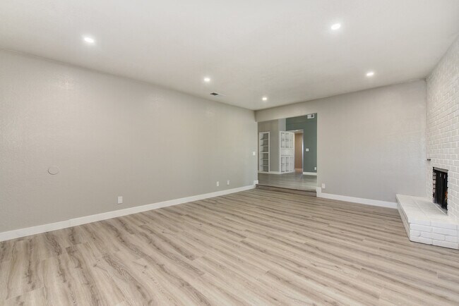 Foto del edificio - 9626 Knickers Ct