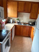 Building Photo - 1015 8th Ave NW