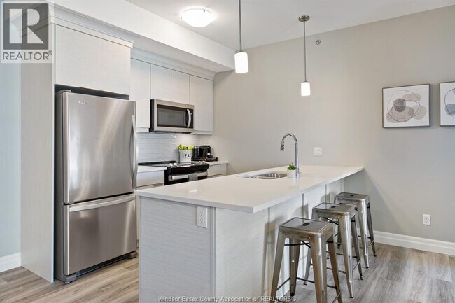 Photo du bâtiment - 728 Brownstone Dr