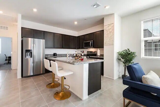 Building Photo - 5675 Sartorial St