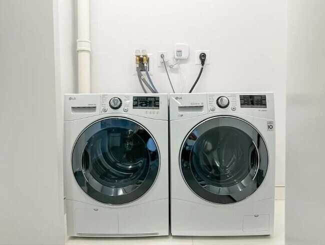 Foto del edificio - 320 Adolphus Ave