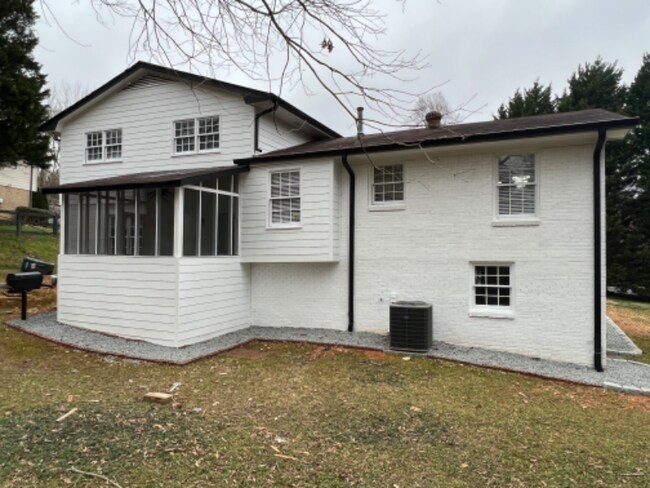 Foto del edificio - 6959 Lockridge Dr NW