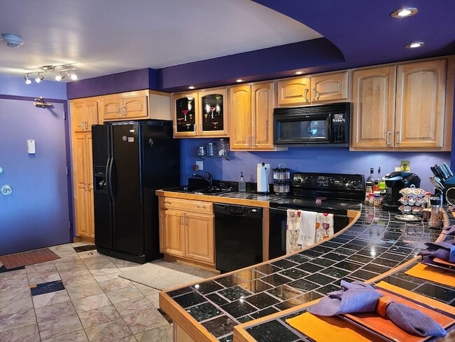 Photo - 300 N State St Apartment