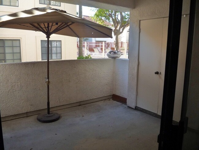 Building Photo - 2 Bed 2 Bath Rancho Penasquitos First Floo...