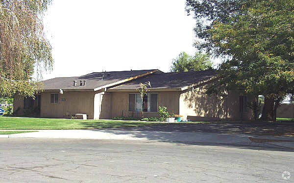 Foto principal - 4775--4784 E Hoxie Ave