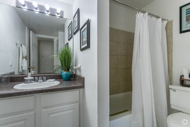 1 HAB, 1 BA - 643 ft² - La Serena Apartments