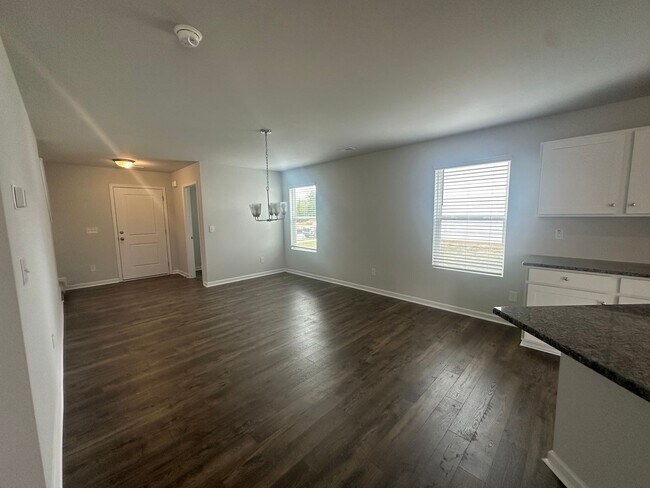 Building Photo - 191 Hornet Dr