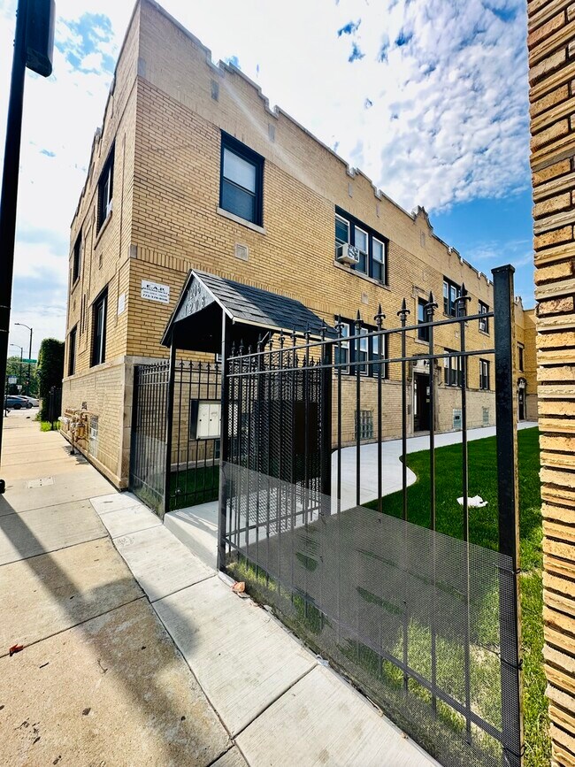 Foto del edificio - 1206 N Laramie Ave