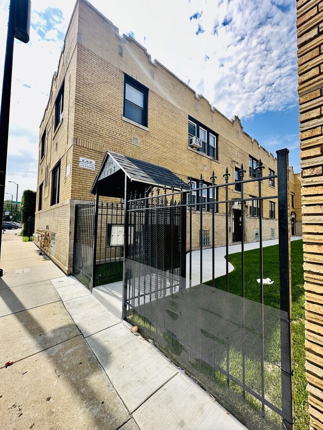 1206 N Laramie Ave Unit 1A, Chicago, IL 60651 Condo for Rent in