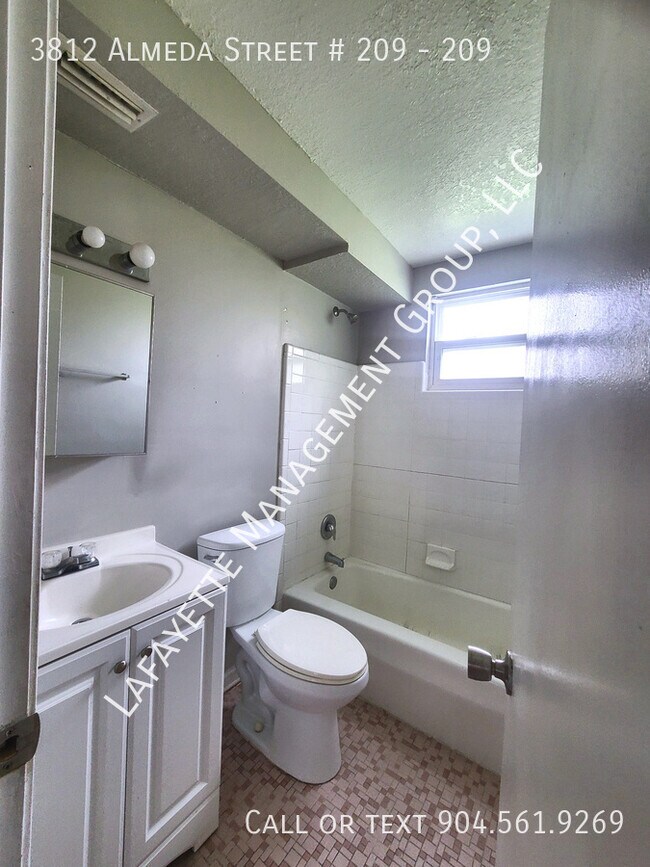Foto del edificio - 3812 Almeda St