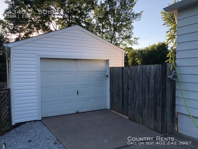 Building Photo - College View Neighborhood 3 bed 2 bath
