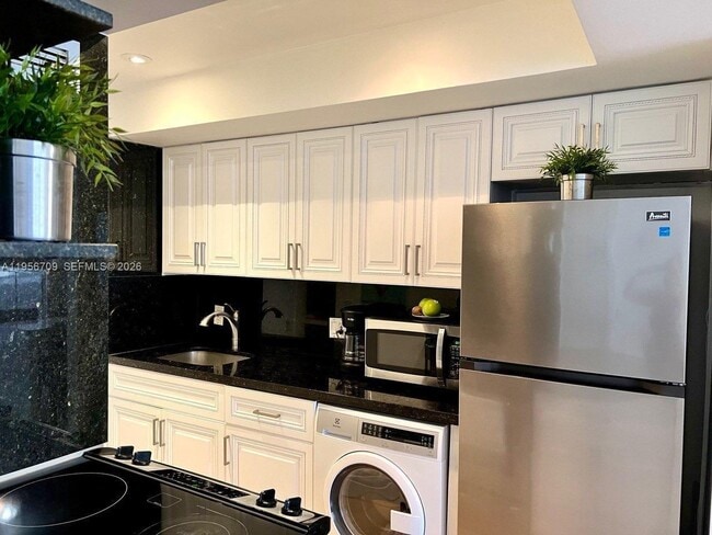 Building Photo - 3505 S Ocean Dr