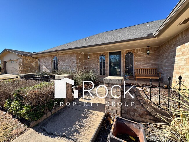 Building Photo - Enjoy $500 off your first month's rent!!