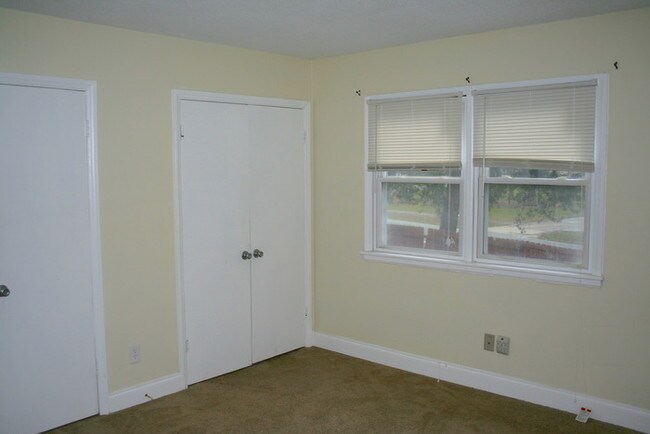 Building Photo - 300 E McPherson Dr