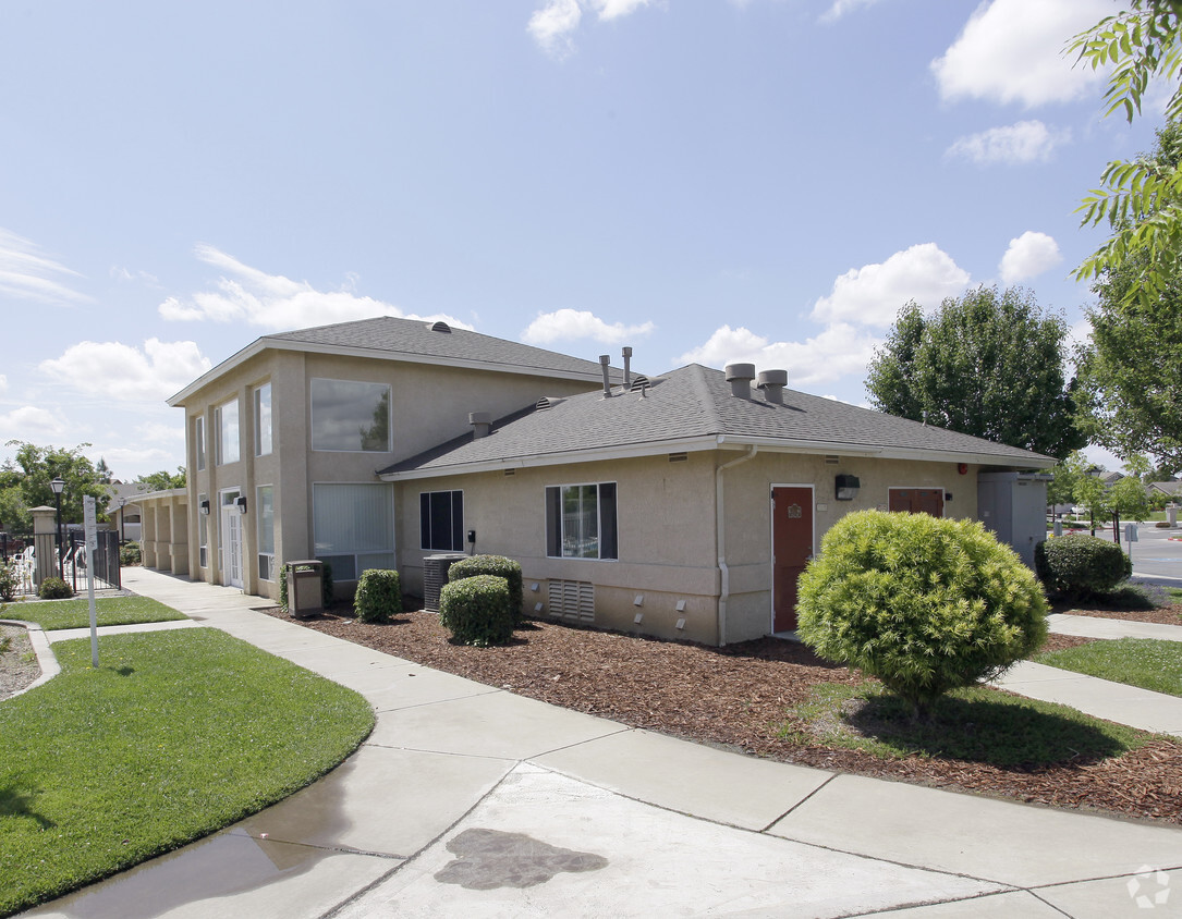 Primary Photo - Hudson Bay Apartments