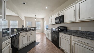 Building Photo - 13092 Greenbriar Dr