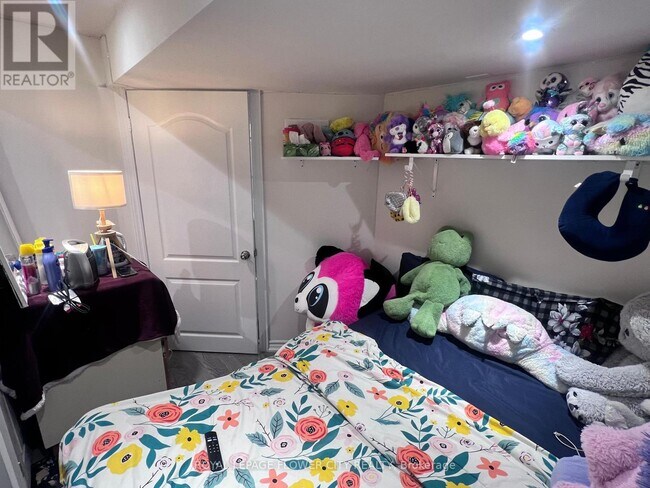 Photo du bâtiment - 37 Hashmi Pl