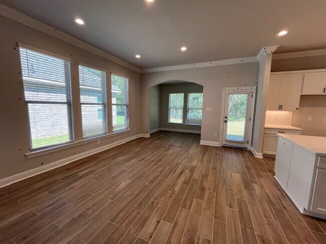 Building Photo - Beautiful Executive home in Hammock Bay with fenced backyard