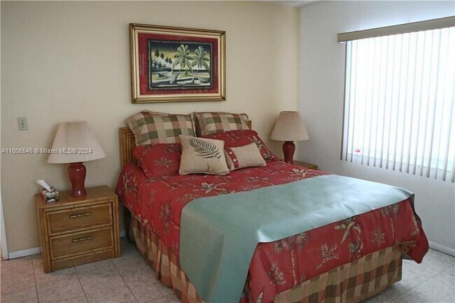 Building Photo - 221 SE 9th Ave