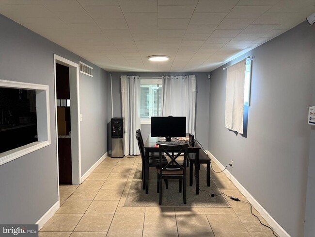 Building Photo - 907 Foxwood Ln