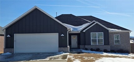 Building Photo - 921 Round Top St