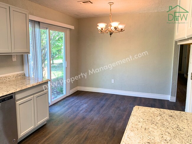 Building Photo - 2709 NW Hilltop Dr