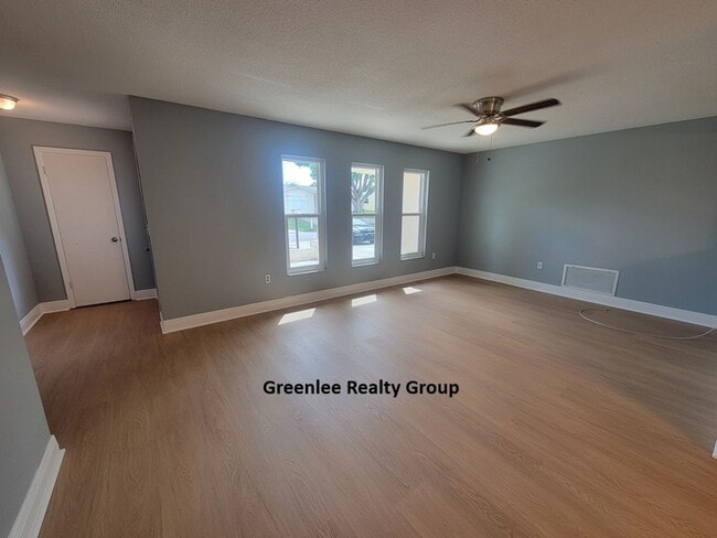 Foto del edificio - Beautifully Updated 3 Bedroom/2.5 Bathroom...