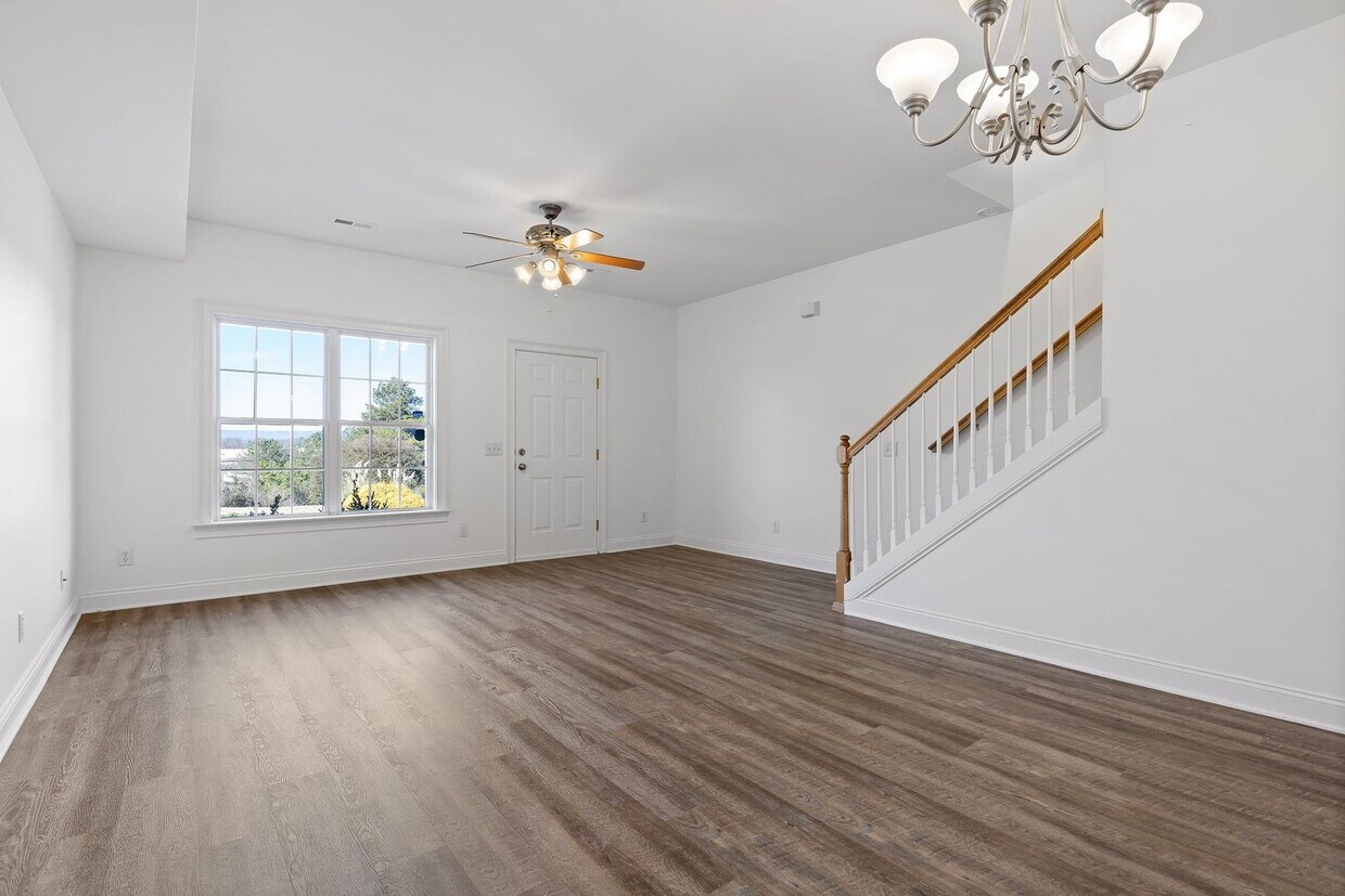 Foto principal - 3-bedroom 2-bathroom townhome now availabl...